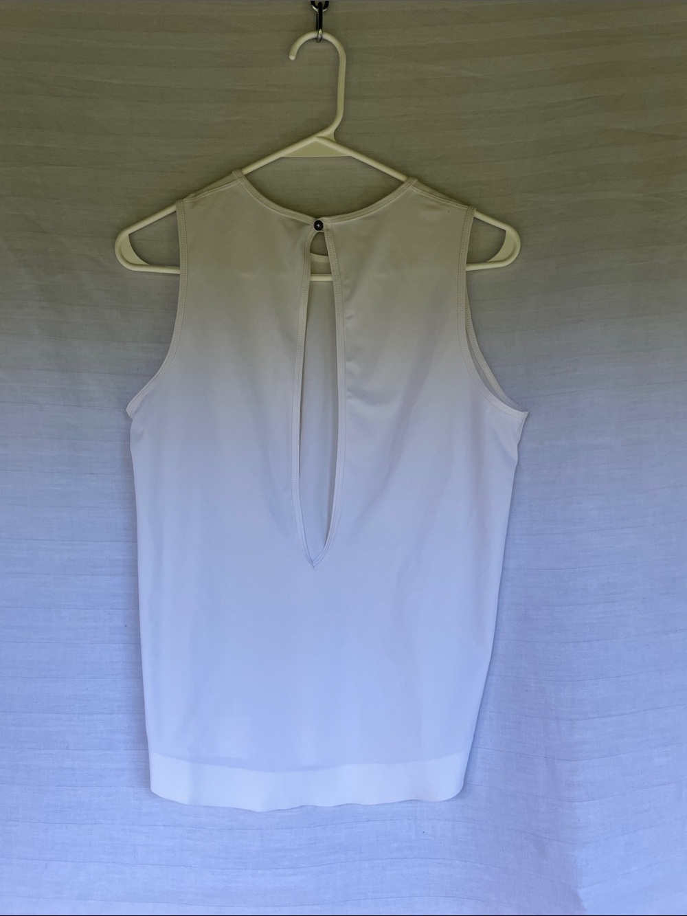lululemon athletica White Sleeveless Keyhole Tank Top